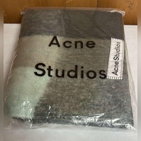 Acne Studios scarf - Picture 4 of 4